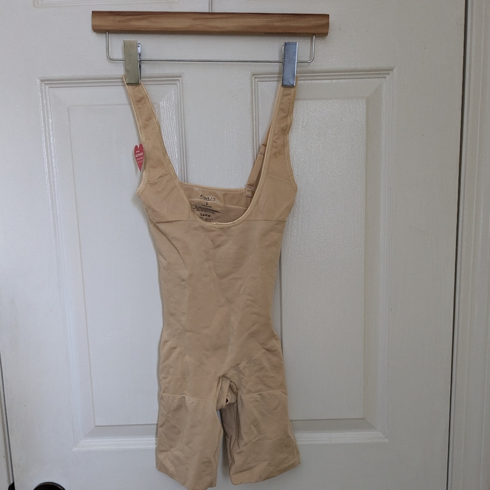 NWT ASSETS by SPANX Women's Remarkable Results All-In-One Body Slimmer